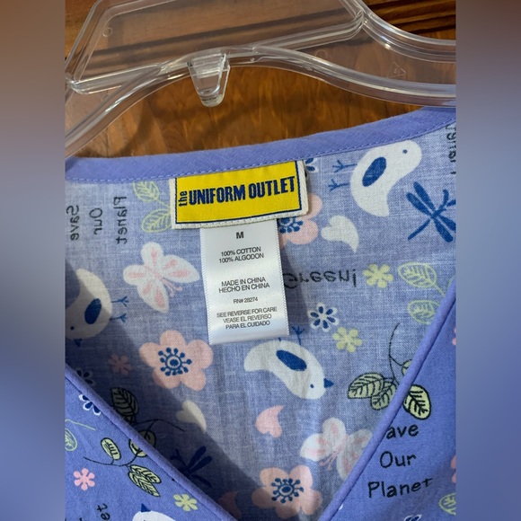 The Uniform Outlet scrub top - Picture 2 of 3